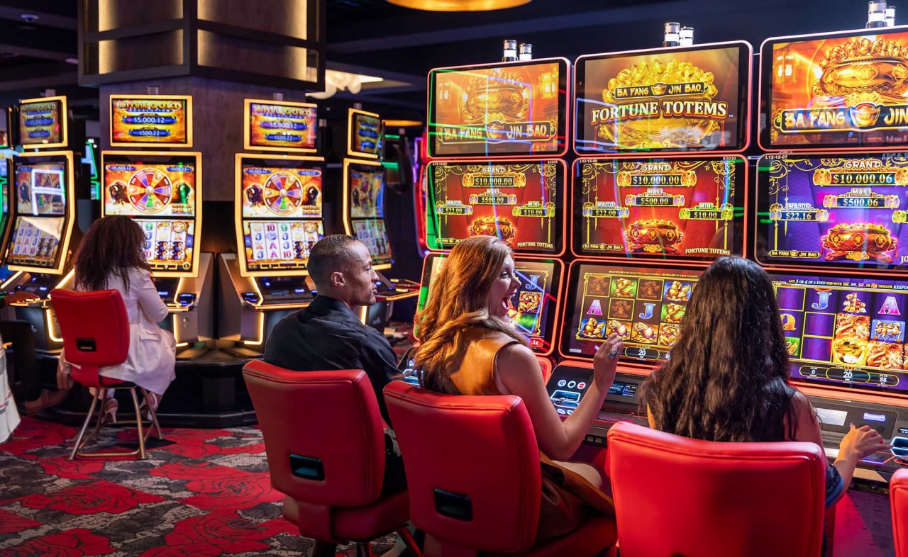 erek2 45 mobile app interface showing football sportsbook and live casino tables